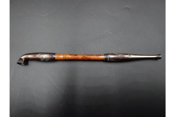 純銀製　象嵌　花鳥彫が優美な煙管2点セット　共箱付き　(R-086640)