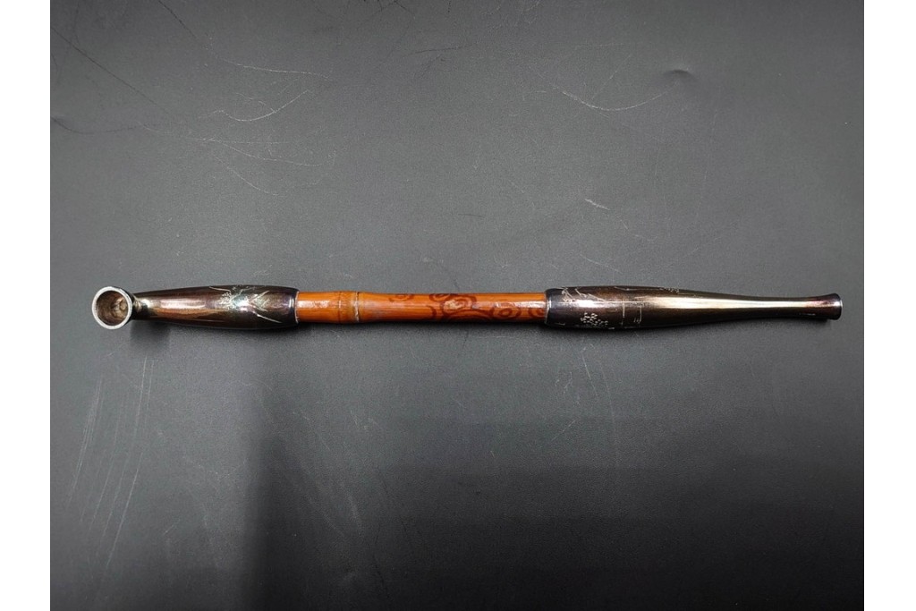 純銀製　象嵌　花鳥彫が優美な煙管2点セット　共箱付き　(R-086640)