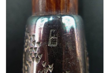 純銀製　象嵌　花鳥彫が優美な煙管2点セット　共箱付き　(R-086640)