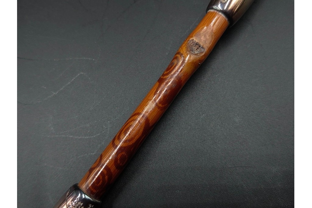 純銀製　象嵌　花鳥彫が優美な煙管2点セット　共箱付き　(R-086640)