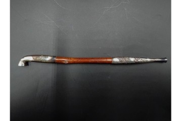 純銀製　象嵌　花鳥彫が優美な煙管2点セット　共箱付き　(R-086640)