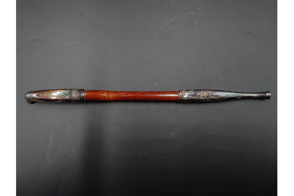 純銀製　象嵌　花鳥彫が優美な煙管2点セット　共箱付き　(R-086640)