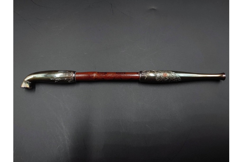 純銀製　象嵌　花紋と虎紋の意匠が印象的な煙管3点セット　共箱付き　(R-086641)