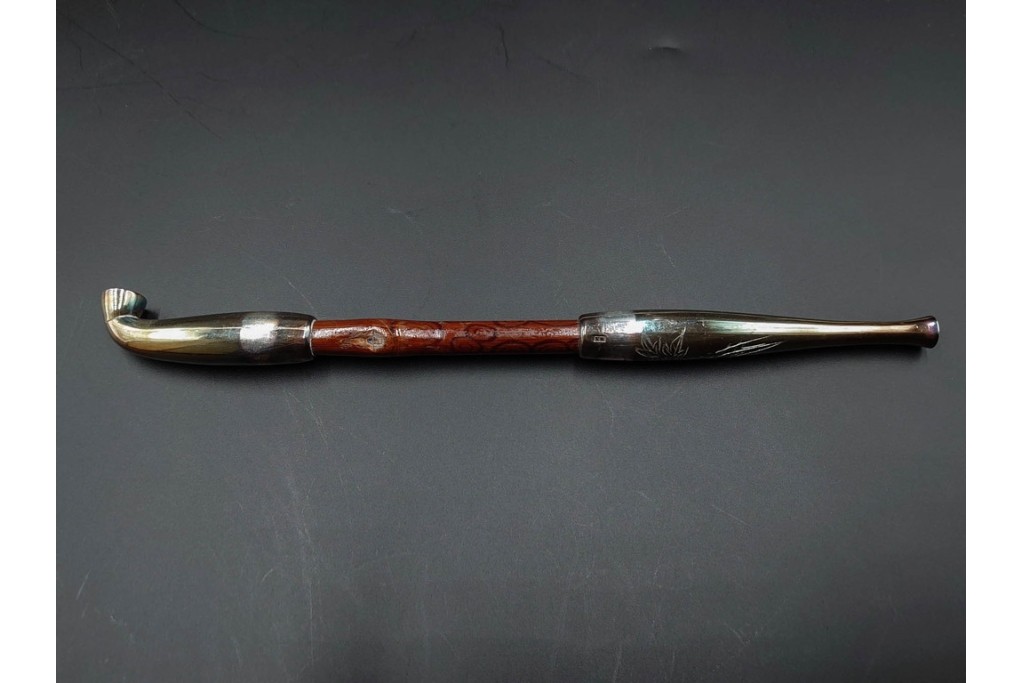 純銀製　象嵌　花紋と虎紋の意匠が印象的な煙管3点セット　共箱付き　(R-086641)