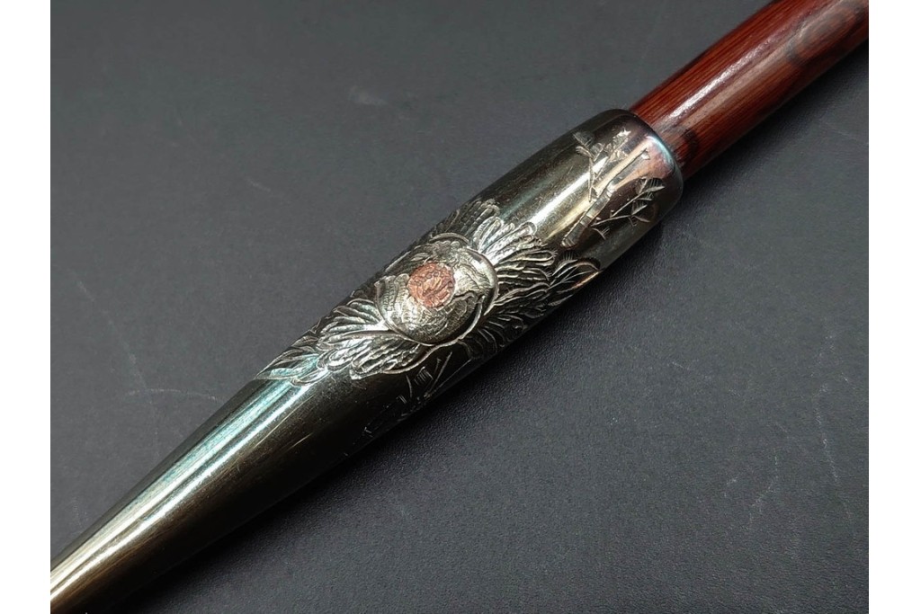 純銀製　象嵌　花紋と虎紋の意匠が印象的な煙管3点セット　共箱付き　(R-086641)