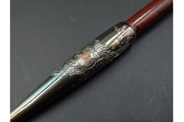 純銀製　象嵌　花紋と虎紋の意匠が印象的な煙管3点セット　共箱付き　(R-086641)