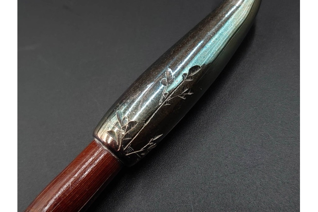 純銀製　象嵌　花紋と虎紋の意匠が印象的な煙管3点セット　共箱付き　(R-086641)