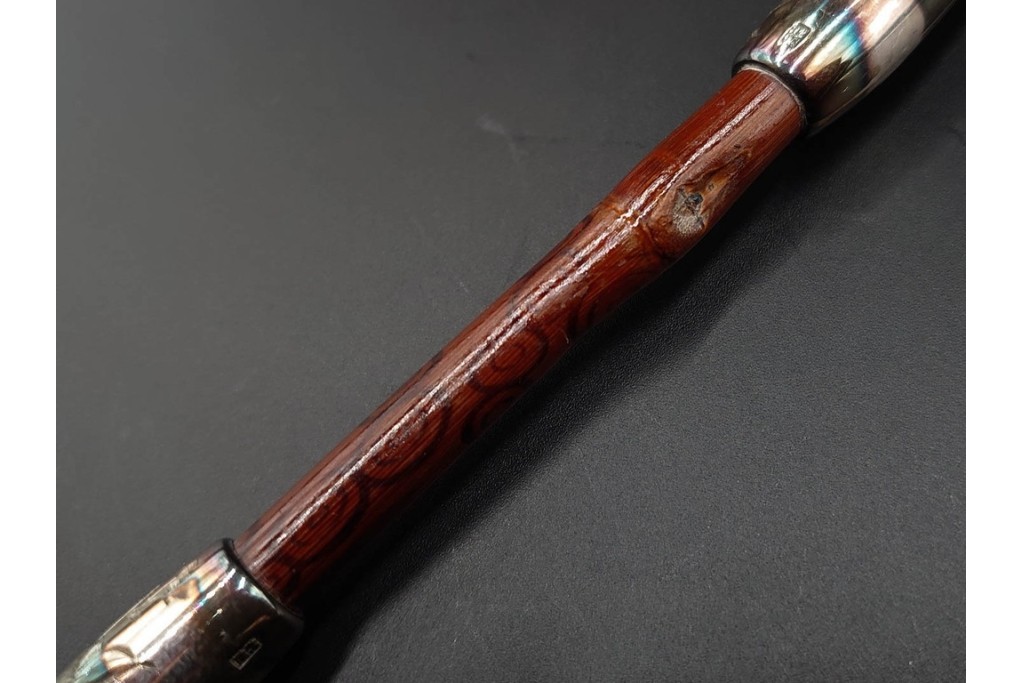 純銀製　象嵌　花紋と虎紋の意匠が印象的な煙管3点セット　共箱付き　(R-086641)