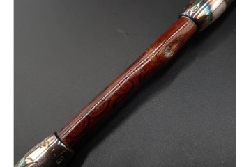 純銀製　象嵌　花紋と虎紋の意匠が印象的な煙管3点セット　共箱付き　(R-086641)