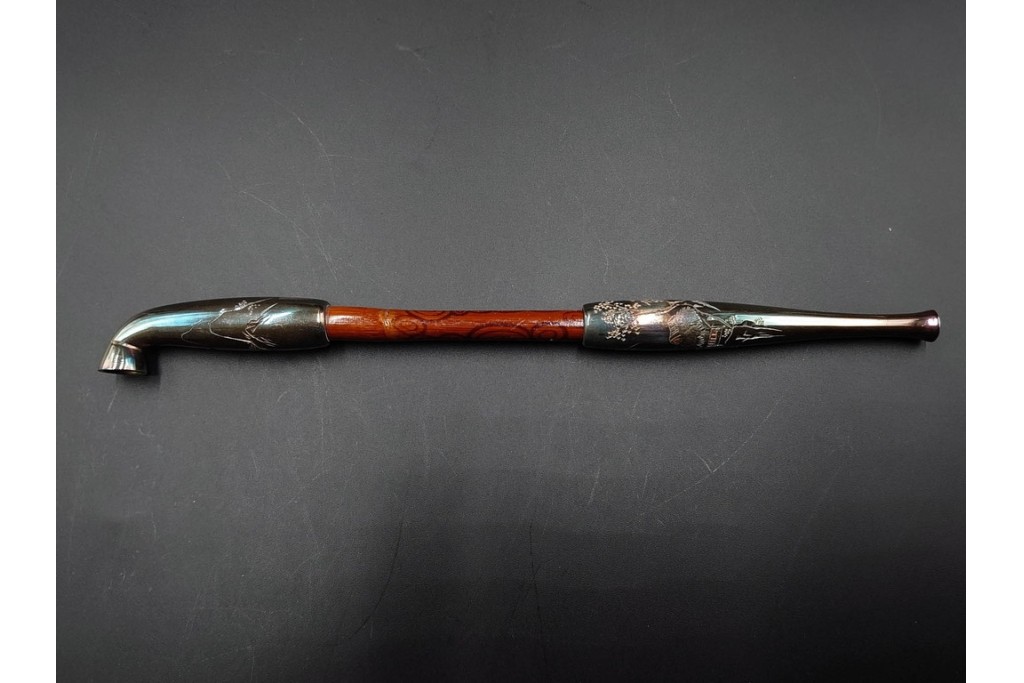 純銀製　象嵌　花紋と虎紋の意匠が印象的な煙管3点セット　共箱付き　(R-086641)