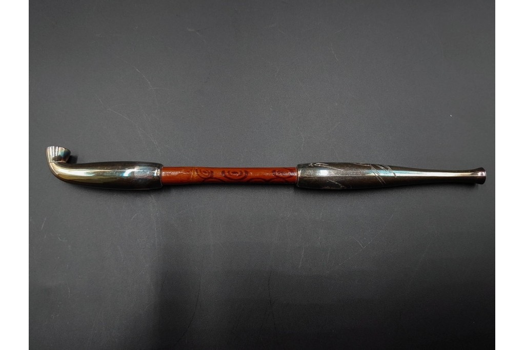 純銀製　象嵌　花紋と虎紋の意匠が印象的な煙管3点セット　共箱付き　(R-086641)