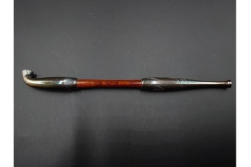 純銀製　象嵌　花紋と虎紋の意匠が印象的な煙管3点セット　共箱付き　(R-086641)