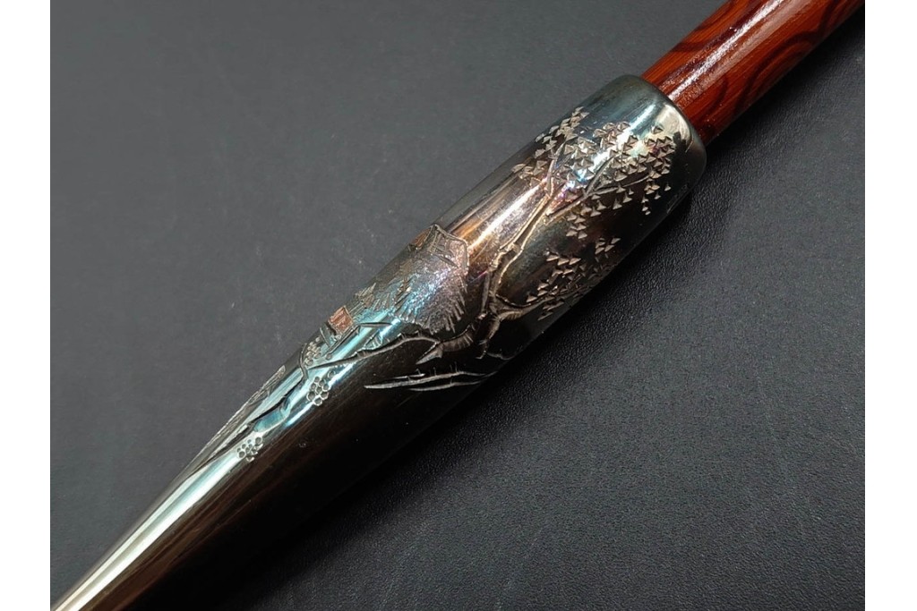 純銀製　象嵌　花紋と虎紋の意匠が印象的な煙管3点セット　共箱付き　(R-086641)