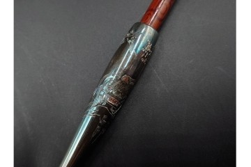 純銀製　象嵌　花紋と虎紋の意匠が印象的な煙管3点セット　共箱付き　(R-086641)