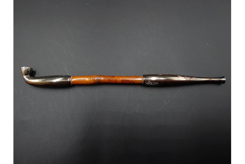 純銀製　象嵌　花紋と虎紋の意匠が印象的な煙管3点セット　共箱付き　(R-086641)