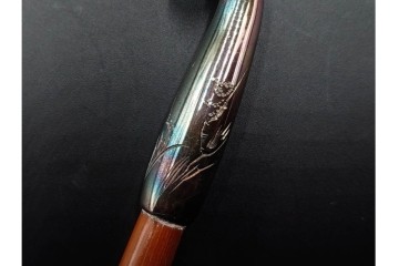 純銀製　象嵌　花紋と虎紋の意匠が印象的な煙管3点セット　共箱付き　(R-086641)