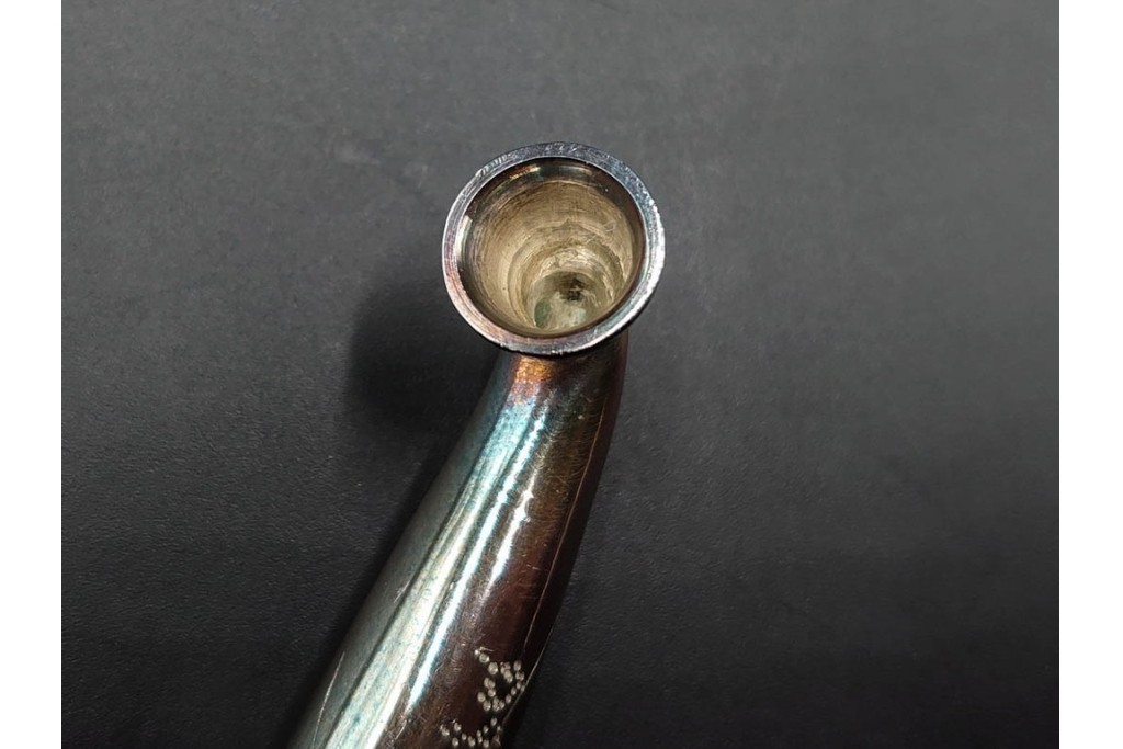 純銀製　象嵌　花紋と虎紋の意匠が印象的な煙管3点セット　共箱付き　(R-086641)