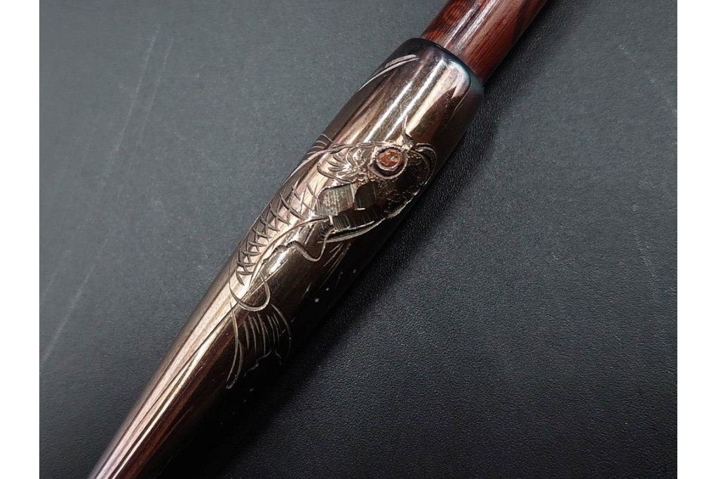 純銀製　象嵌　松鷹図・鯉図・梅鳥図の意匠豊かな煙管3点セット　共箱付き　(R-086642)