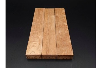 純銀製　象嵌　松鷹図・鯉図・梅鳥図の意匠豊かな煙管3点セット　共箱付き　(R-086642)