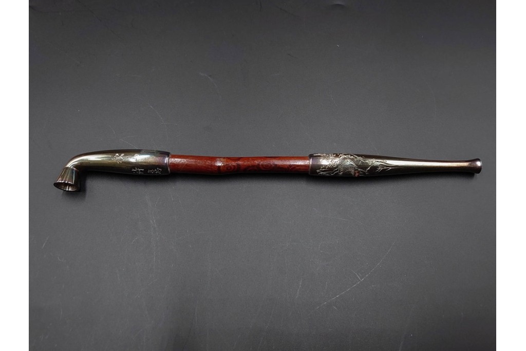 純銀製　象嵌　繊細な草花図・花蝶図の彫刻が美しい煙管3点セット　共箱付き　(R-086643)