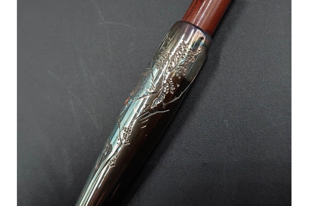 純銀製　象嵌　繊細な草花図・花蝶図の彫刻が美しい煙管3点セット　共箱付き　(R-086643)