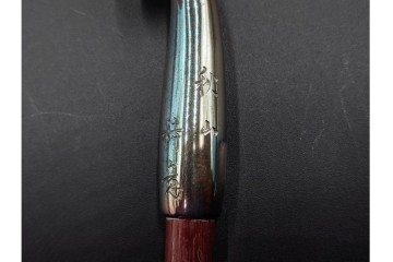 純銀製　象嵌　繊細な草花図・花蝶図の彫刻が美しい煙管3点セット　共箱付き　(R-086643)