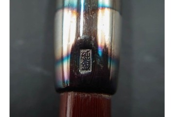 純銀製　象嵌　繊細な草花図・花蝶図の彫刻が美しい煙管3点セット　共箱付き　(R-086643)