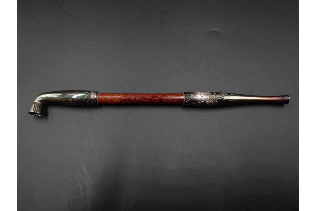 純銀製　象嵌　繊細な草花図・花蝶図の彫刻が美しい煙管3点セット　共箱付き　(R-086643)