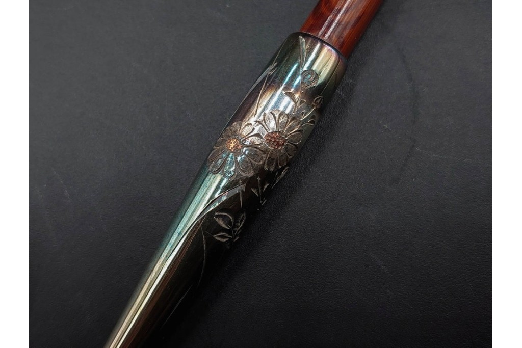 純銀製　象嵌　繊細な草花図・花蝶図の彫刻が美しい煙管3点セット　共箱付き　(R-086643)