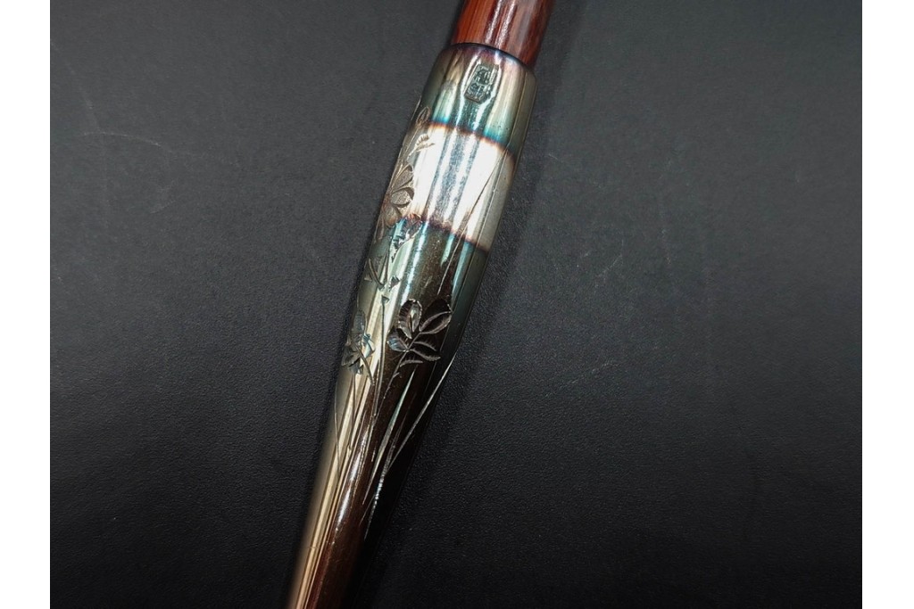 純銀製　象嵌　繊細な草花図・花蝶図の彫刻が美しい煙管3点セット　共箱付き　(R-086643)