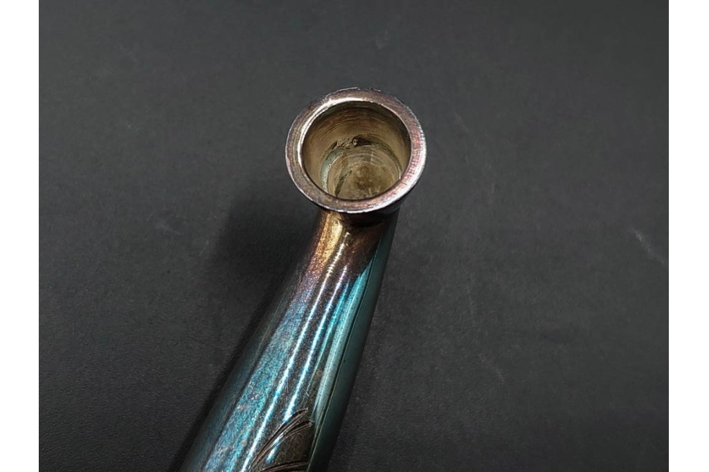 純銀製　象嵌　繊細な草花図・花蝶図の彫刻が美しい煙管3点セット　共箱付き　(R-086643)