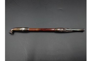 純銀製　象嵌　繊細な草花図・花蝶図の彫刻が美しい煙管3点セット　共箱付き　(R-086643)