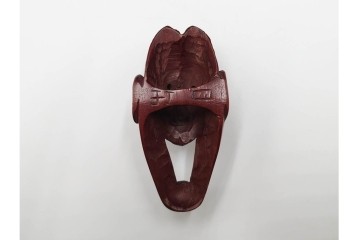 出目作　迫力ある表情が印象的な木刻般若の根付　共箱付き　(R-086644)