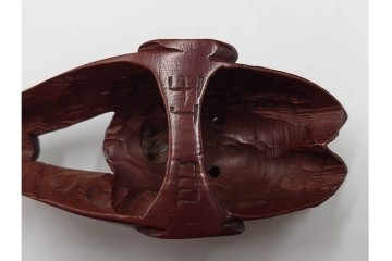 出目作　迫力ある表情が印象的な木刻般若の根付　共箱付き　(R-086644)