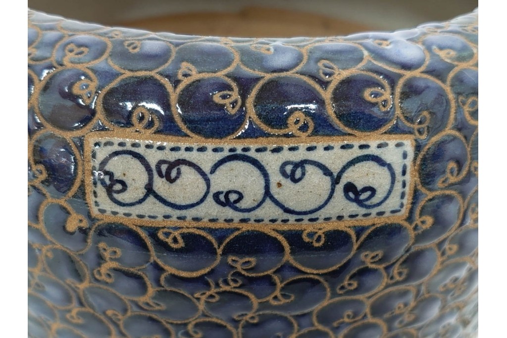 味乗窯　有田焼　深い藍釉に唐草模様が巡る陶製火鉢　(R-086649)