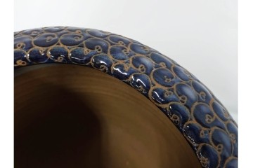 味乗窯　有田焼　深い藍釉に唐草模様が巡る陶製火鉢　(R-086649)