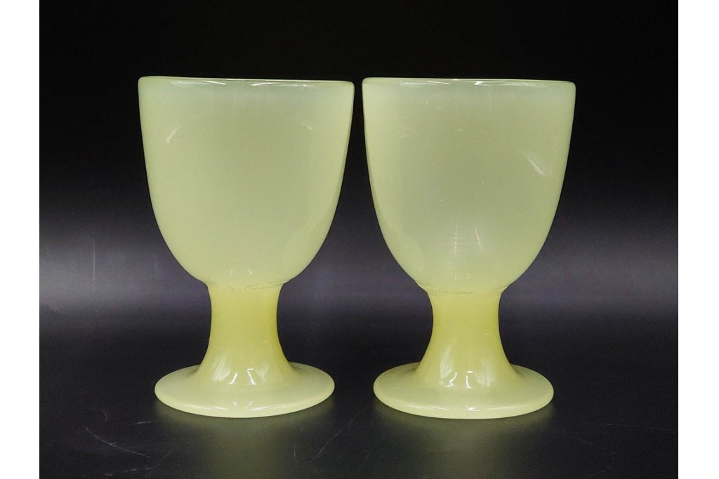 アンティーク　大正〜昭和初期の当時物　棗型　柔らかな色合いのウランガラスの氷コップ2点セット　(R-086654)