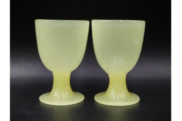 アンティーク　大正〜昭和初期の当時物　棗型　柔らかな色合いのウランガラスの氷コップ2点セット　(R-086654)
