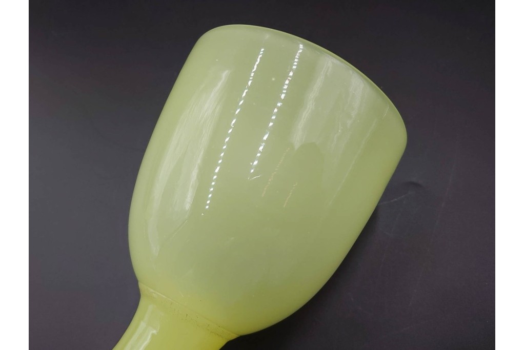 アンティーク　大正〜昭和初期の当時物　棗型　柔らかな色合いのウランガラスの氷コップ2点セット　(R-086654)