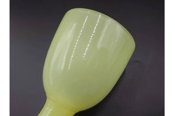 アンティーク　大正〜昭和初期の当時物　棗型　柔らかな色合いのウランガラスの氷コップ2点セット　(R-086654)