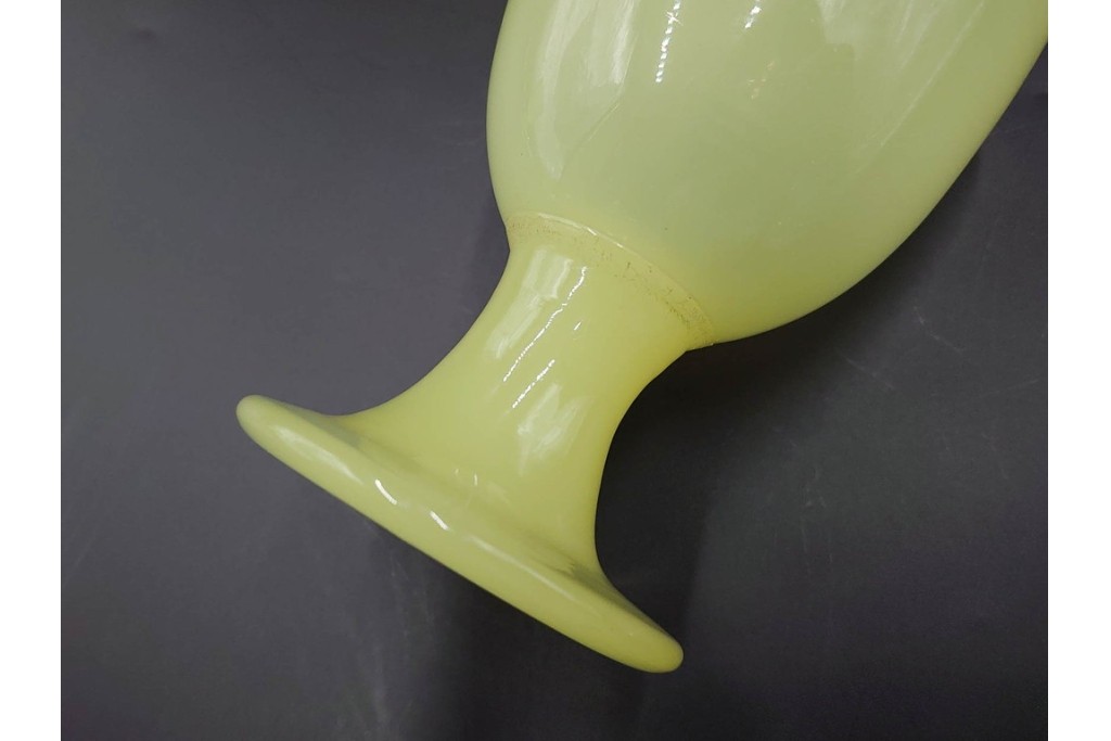 アンティーク　大正〜昭和初期の当時物　棗型　柔らかな色合いのウランガラスの氷コップ2点セット　(R-086654)