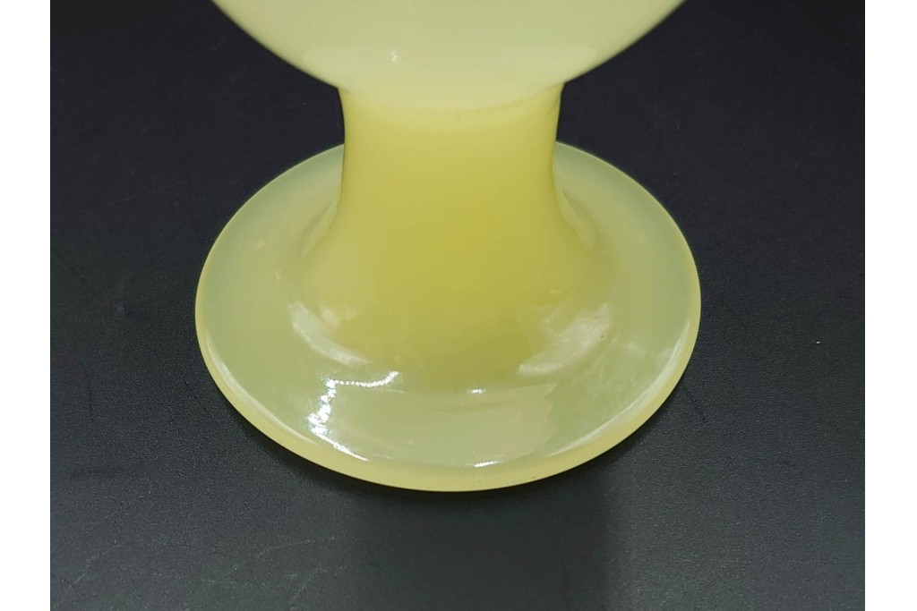 アンティーク　大正〜昭和初期の当時物　棗型　柔らかな色合いのウランガラスの氷コップ2点セット　(R-086654)