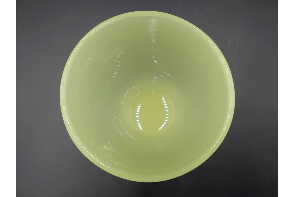 アンティーク　大正〜昭和初期の当時物　棗型　柔らかな色合いのウランガラスの氷コップ2点セット　(R-086654)