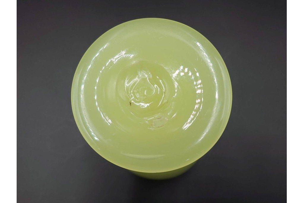 アンティーク　大正〜昭和初期の当時物　棗型　柔らかな色合いのウランガラスの氷コップ2点セット　(R-086654)