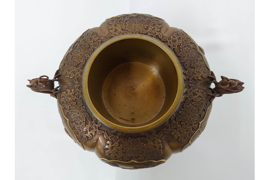 旭峰造　蝋型鋳銅　金銀象嵌で花鳥が雅やかに表現された万葉六花撰文香炉　共箱付き　(R-086656)
