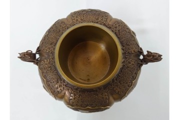 旭峰造　蝋型鋳銅　金銀象嵌で花鳥が雅やかに表現された万葉六花撰文香炉　共箱付き　(R-086656)