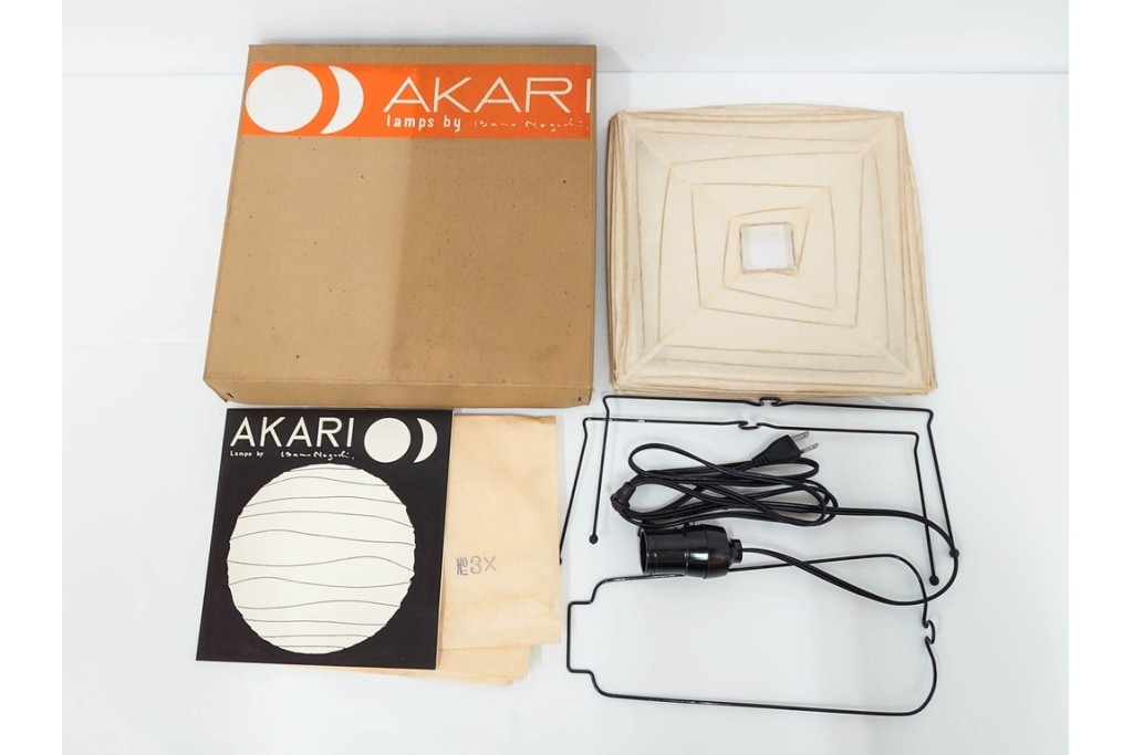 ヴィンテージ　イサム・ノグチ　AKARI(アカリ)　3X　尾関次七商店製　立体的なスクエアフォルムのテーブルスタンド　外箱付き　(R-086659)
