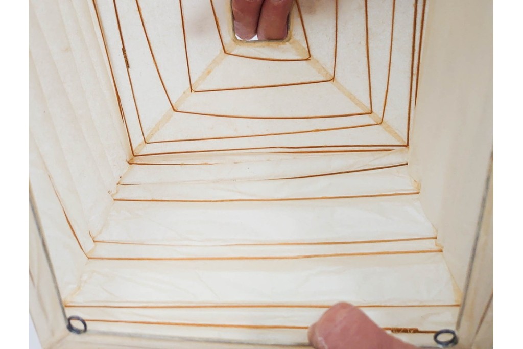 ヴィンテージ　イサム・ノグチ　AKARI(アカリ)　3X　尾関次七商店製　立体的なスクエアフォルムのテーブルスタンド　外箱付き　(R-086659)