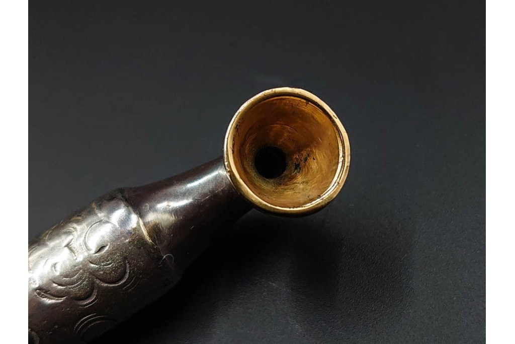 大峰刻　金象嵌　緻密な雲龍図が見事な銀製の煙管　共箱付き　(R-086661)