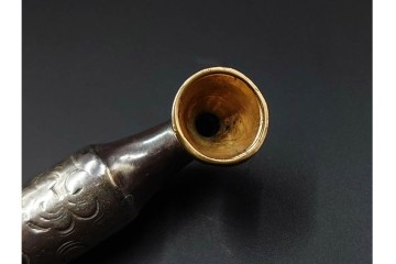 大峰刻　金象嵌　緻密な雲龍図が見事な銀製の煙管　共箱付き　(R-086661)